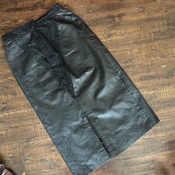 True Vintage Leather Skirt with v zebra print trim! Size 7-8 - Picture 3 of 6